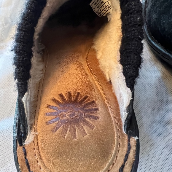 UGG Ladies Clogs shearling lined mules size 7 - Picture 6 of 9